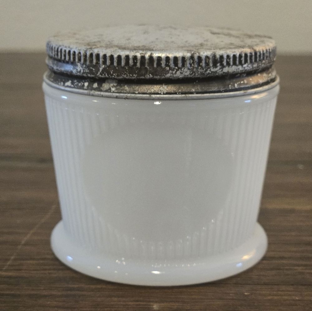 VTG 40s Unsigned Milk Glass Cold Cream Jar Vanity Container w Lid